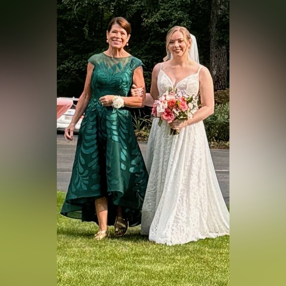 Beautiful forest green gown! - Picture 1 of 5